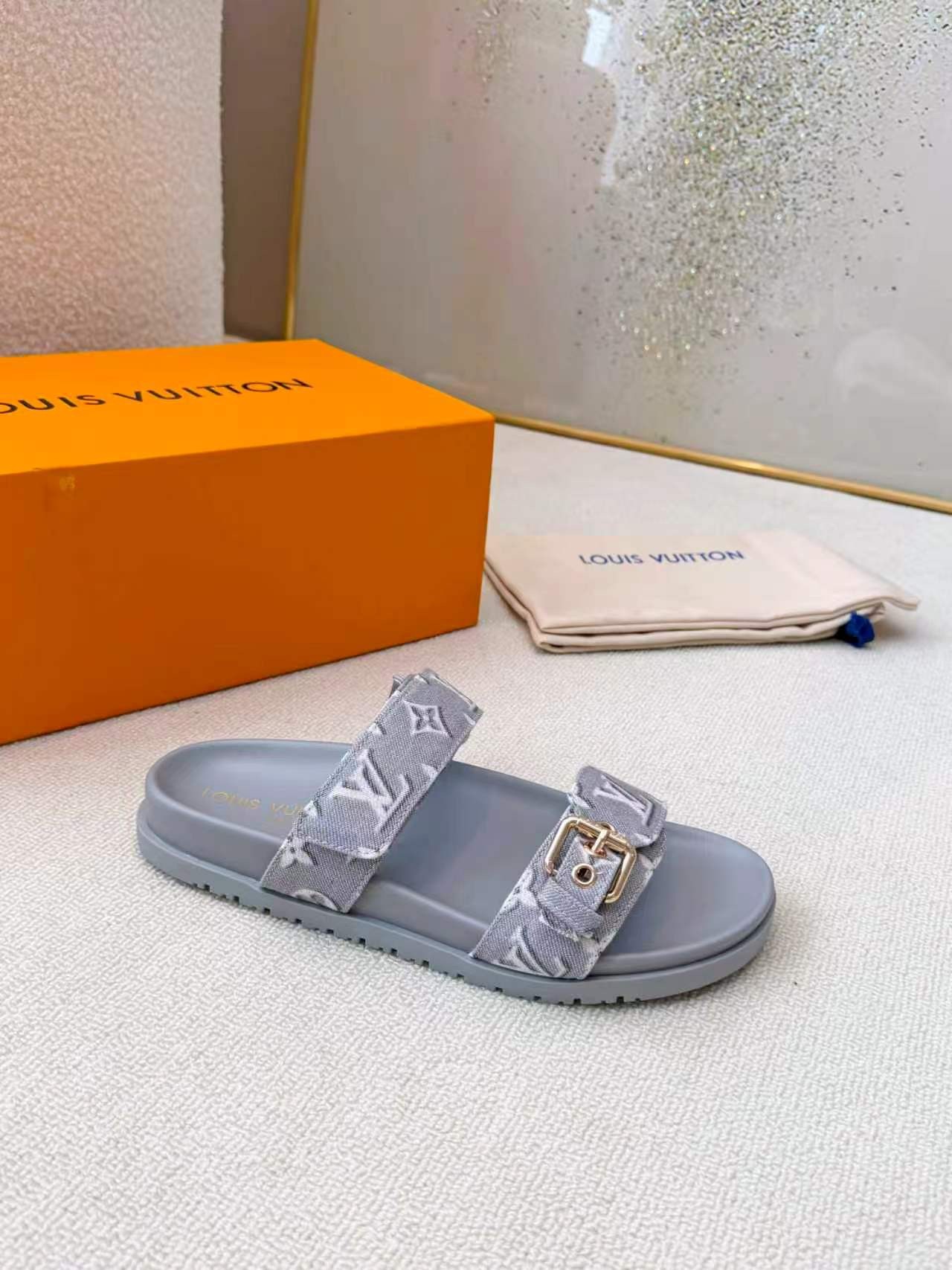 L X V SLIPPERS(Multiple colors) detail 3