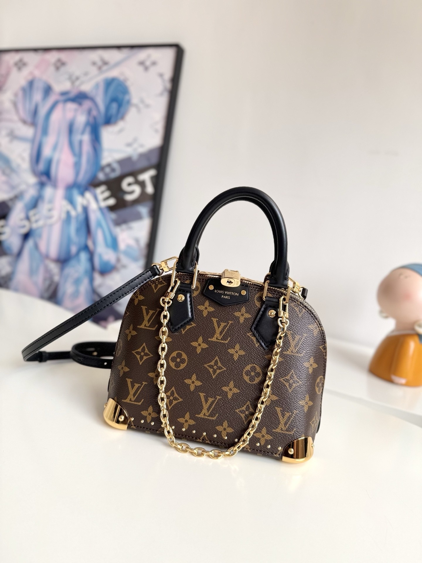L X V ALMA BB TRUNK Handbag M26084 Size：22x29x11cm