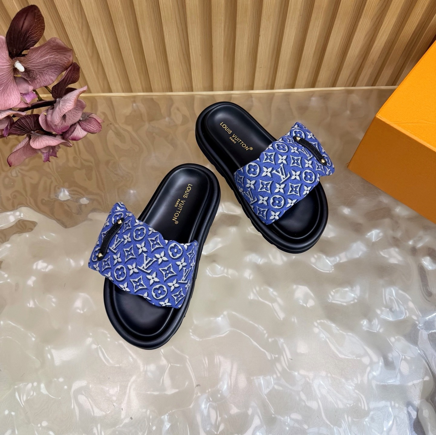 L X V SLIPPERS detail 3