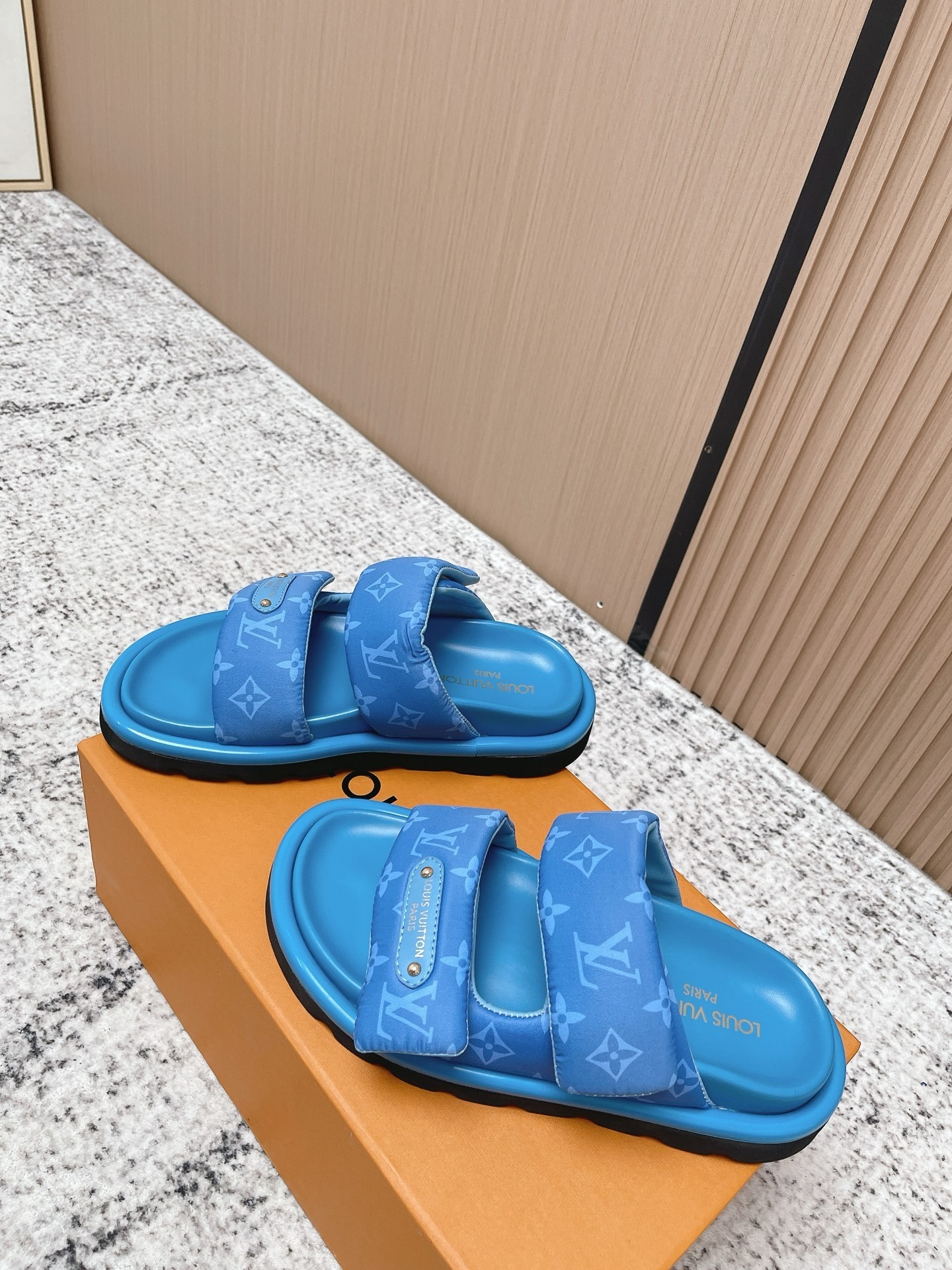 L X V SLIPPERS detail 2