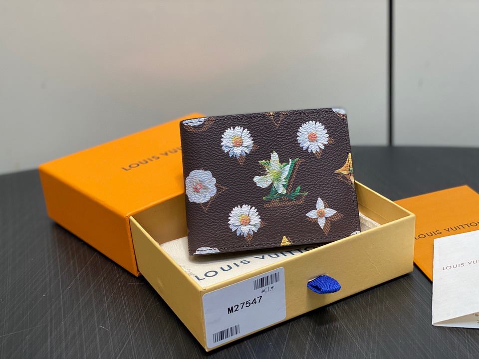 L X V Wallets(Multiple sizes) detail 24