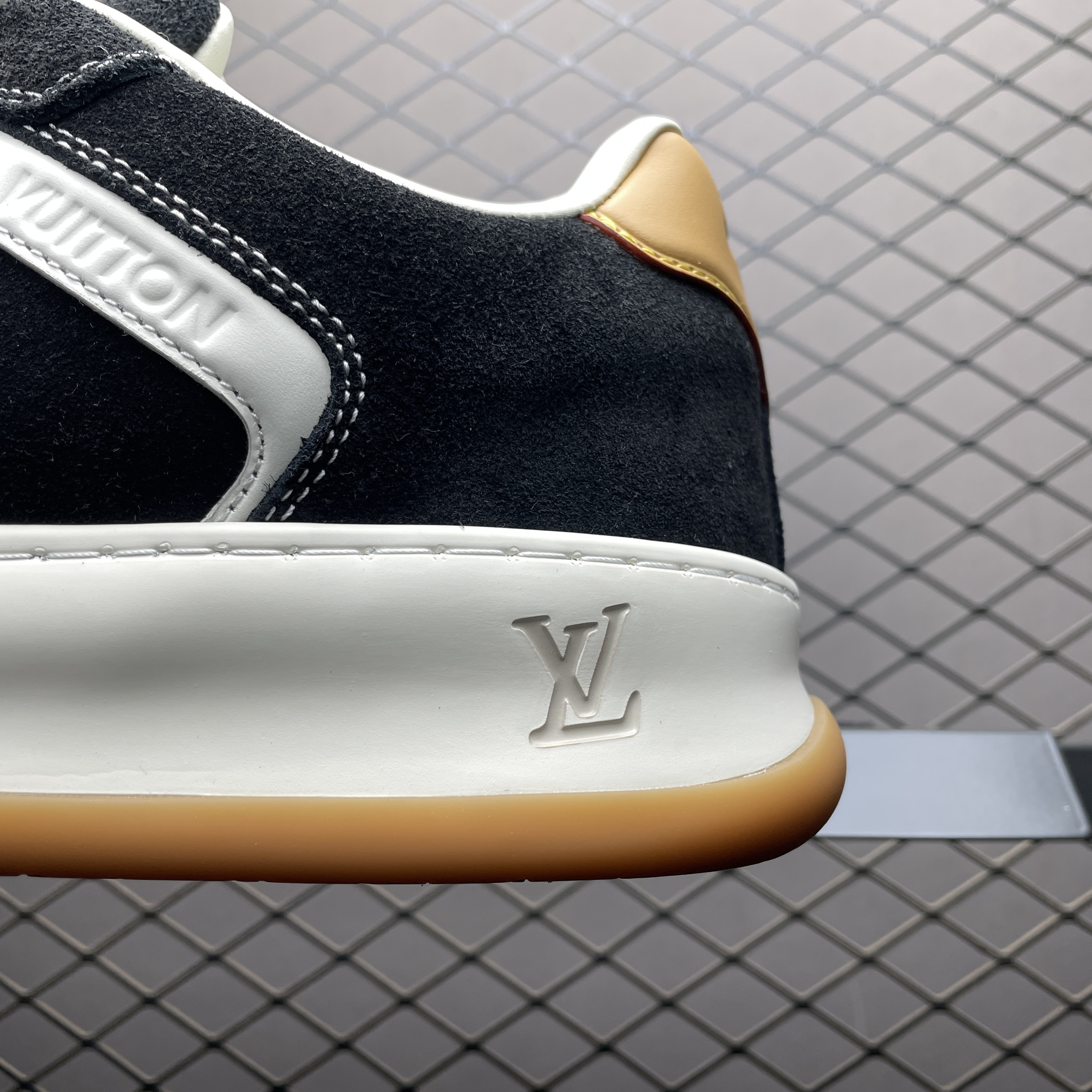 L X V Casual shoes detail 4