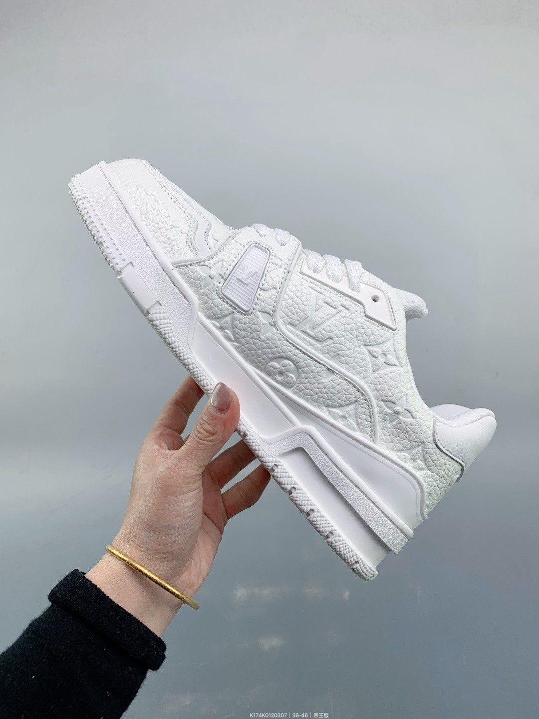 L X V TRAINER Sneakers detail 4