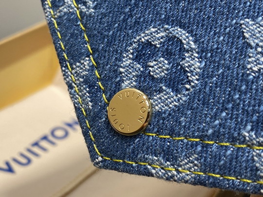 L X V Wallets(Multiple sizes) detail 16