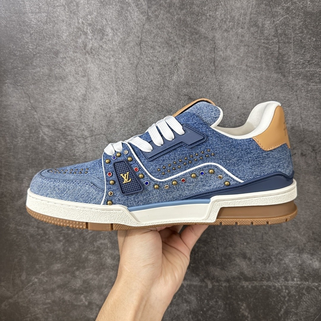 L X V Sneakers
