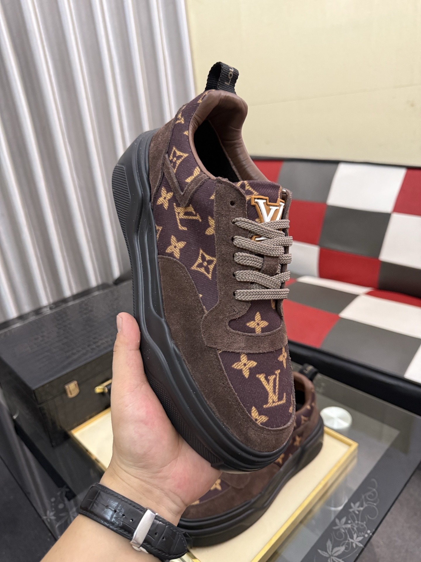 L X V Sneakers detail 4