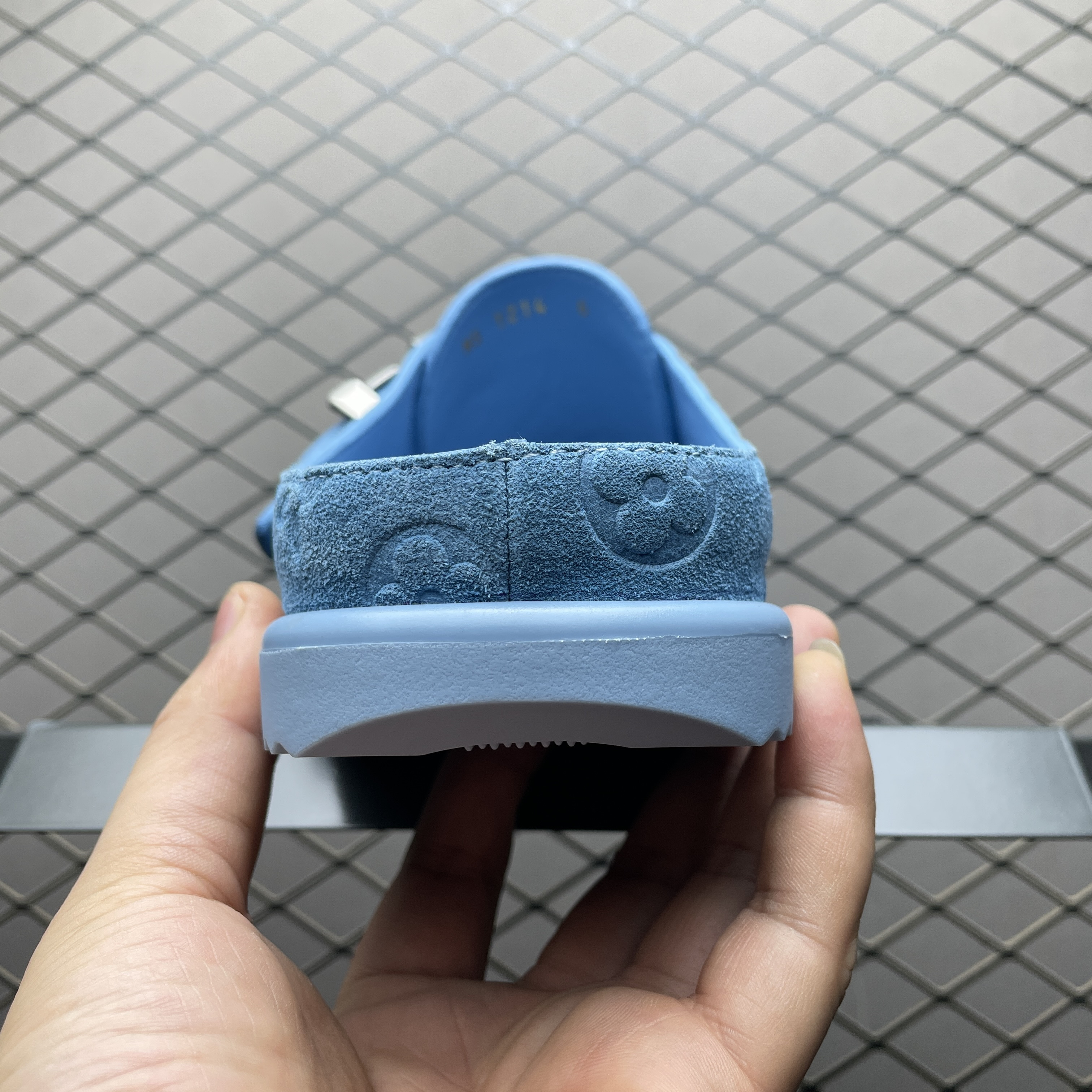 L X V Easy slippers(Multiple colors) detail 3