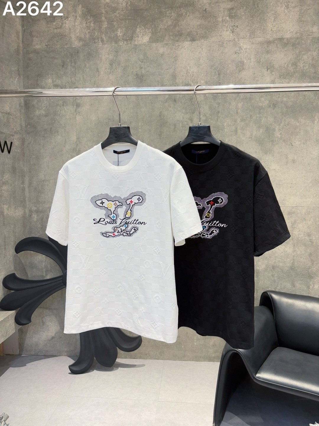 L X V T-shirt（Multiple colors）