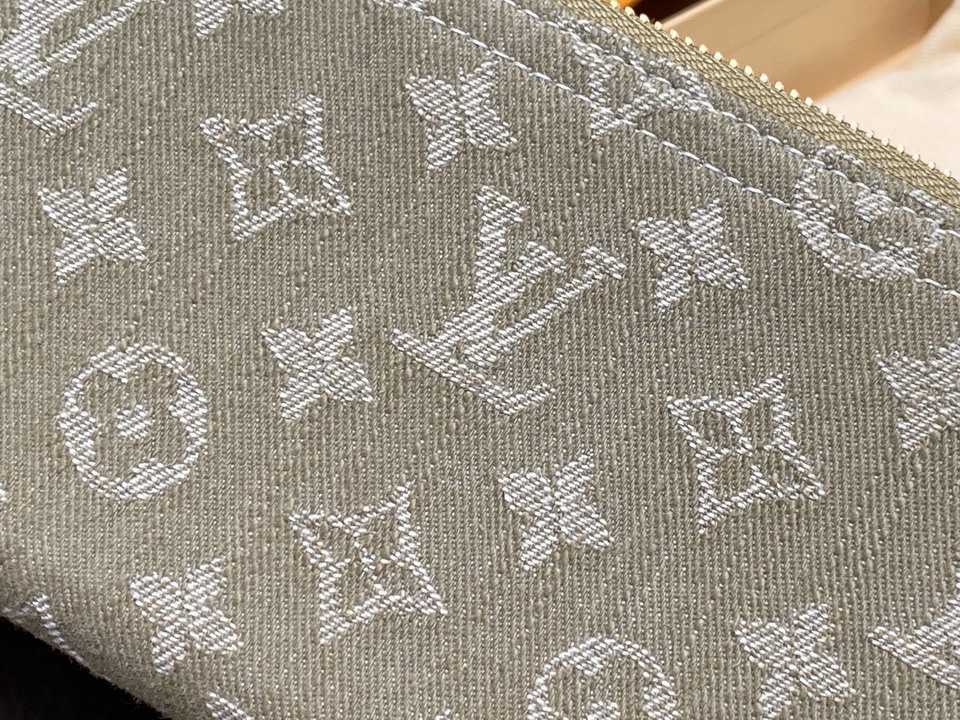 L X V Wallets(Multiple sizes) detail 23