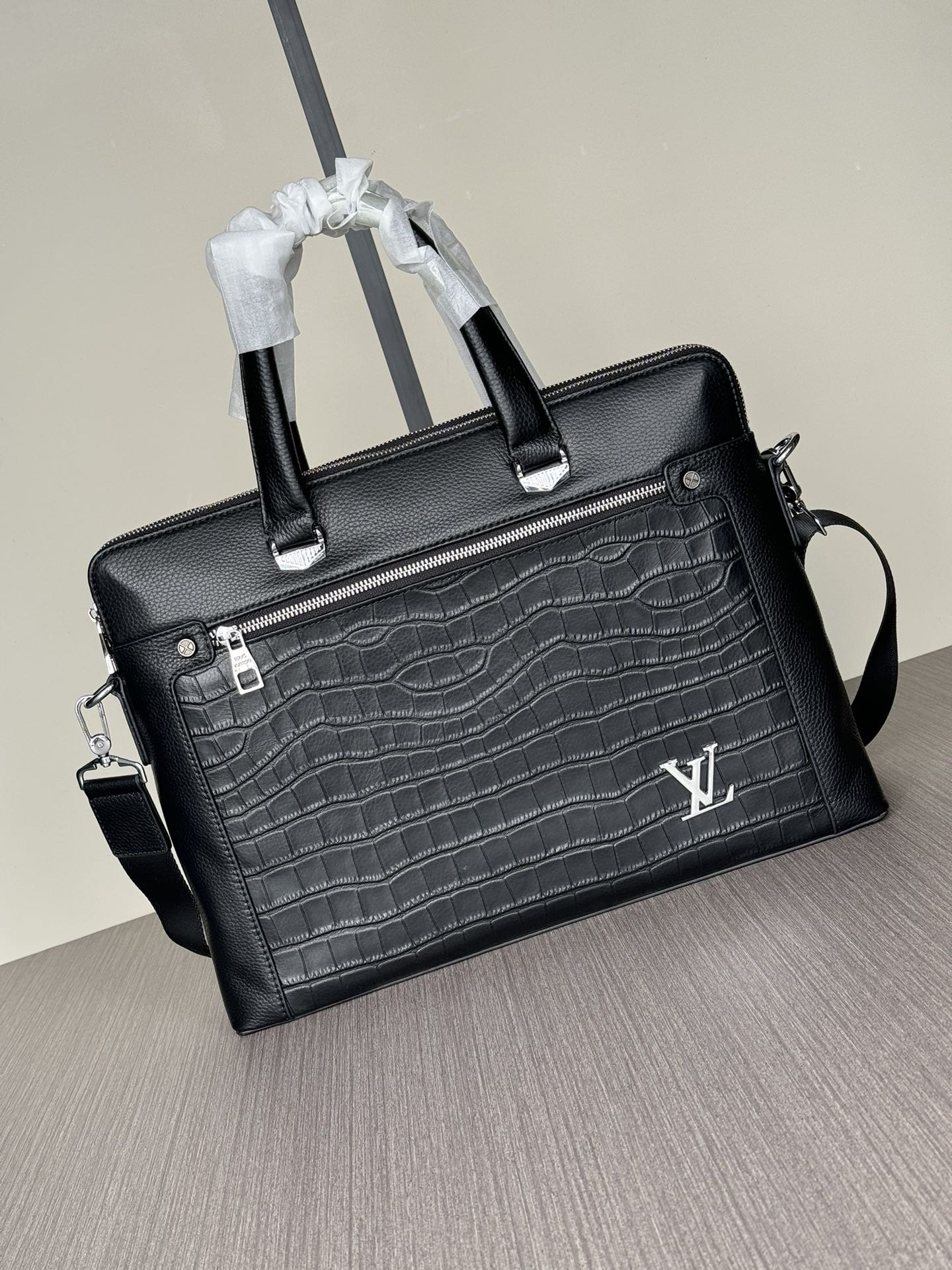 L X V Briefcase Size:39x29x7cm detail 3