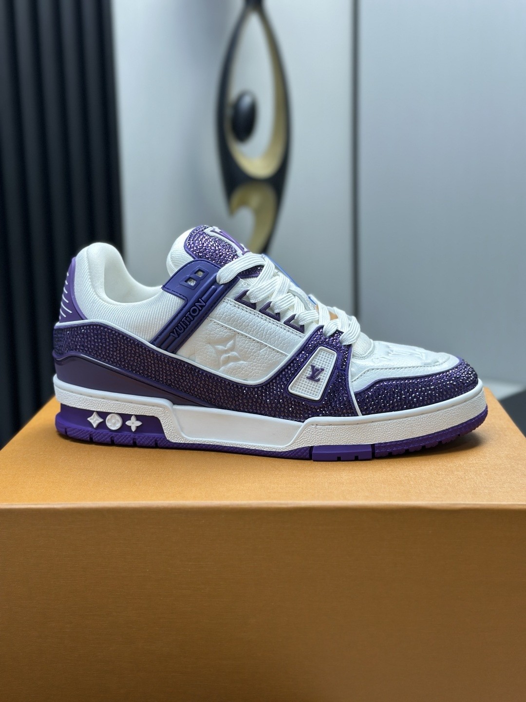 L X V TRAINER Sneakers detail 2