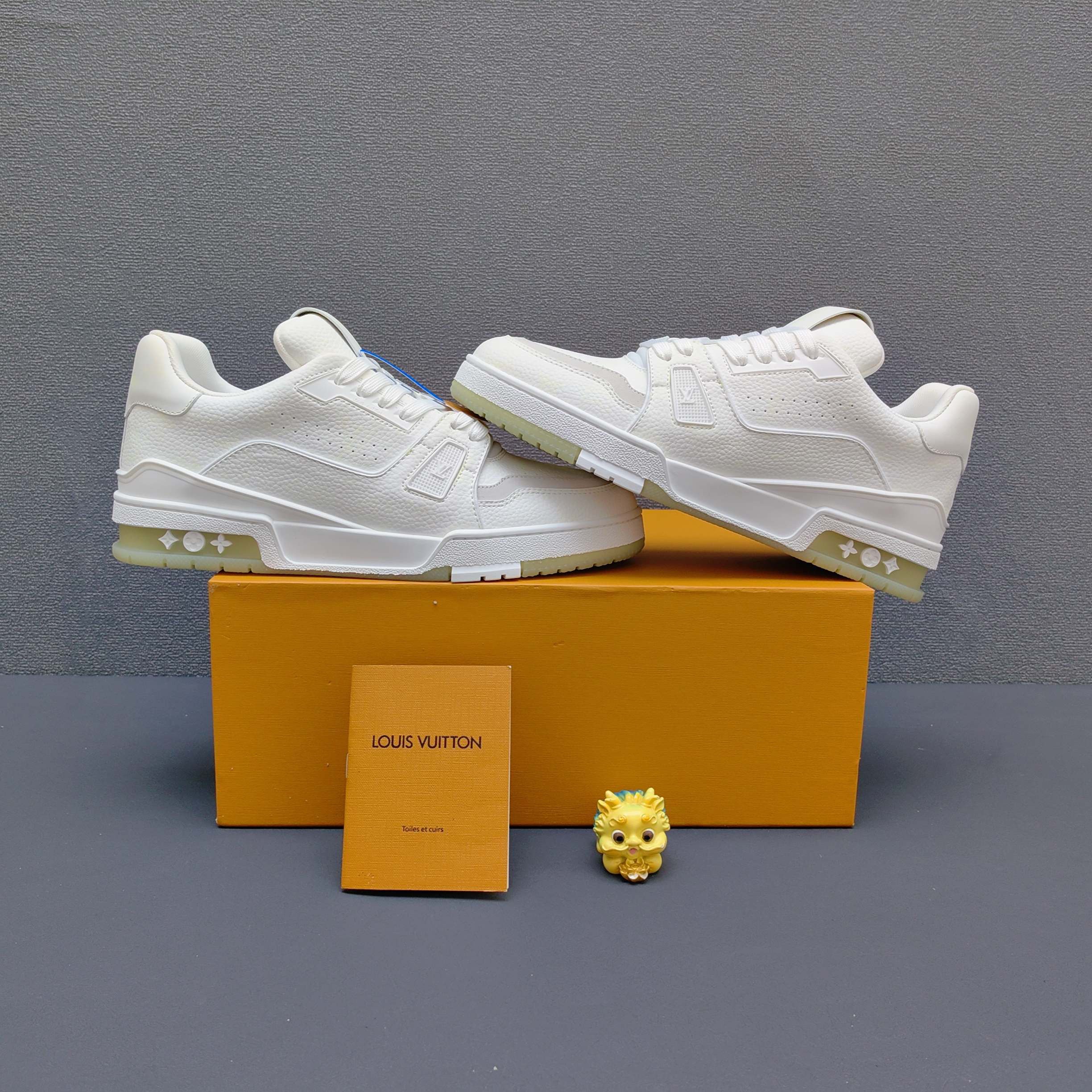 L X V TRAINER (Glow-in-the-dark effect)Sneaker 26SS detail 16