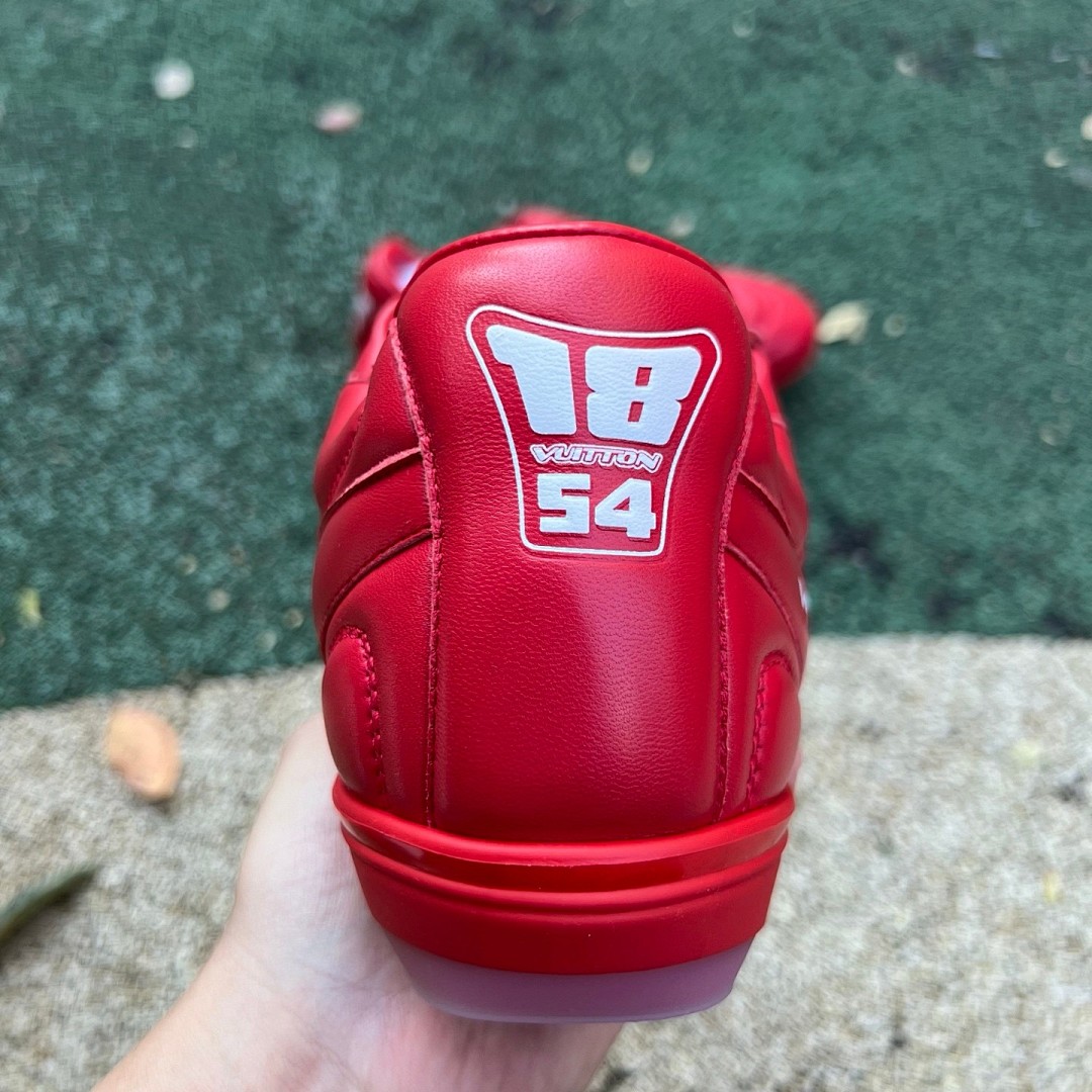 LOUIS VUITTON Footprint Soccer lv足球鞋红色 尺码：39-45   52