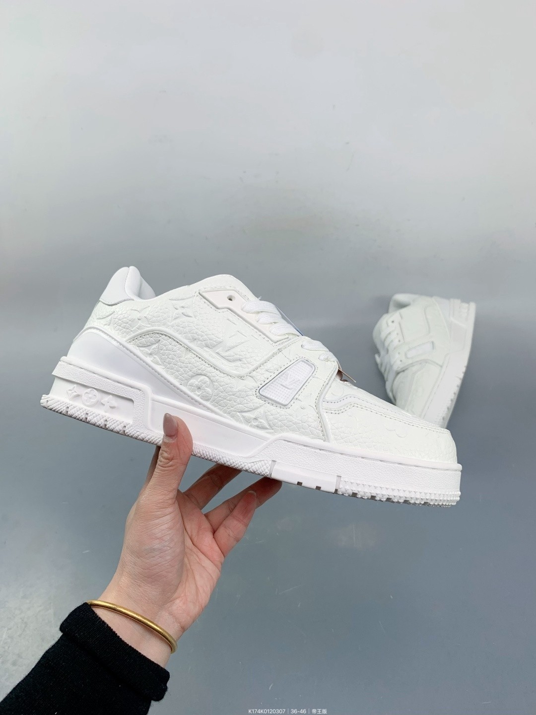 L X V TRAINER Sneakers detail 2