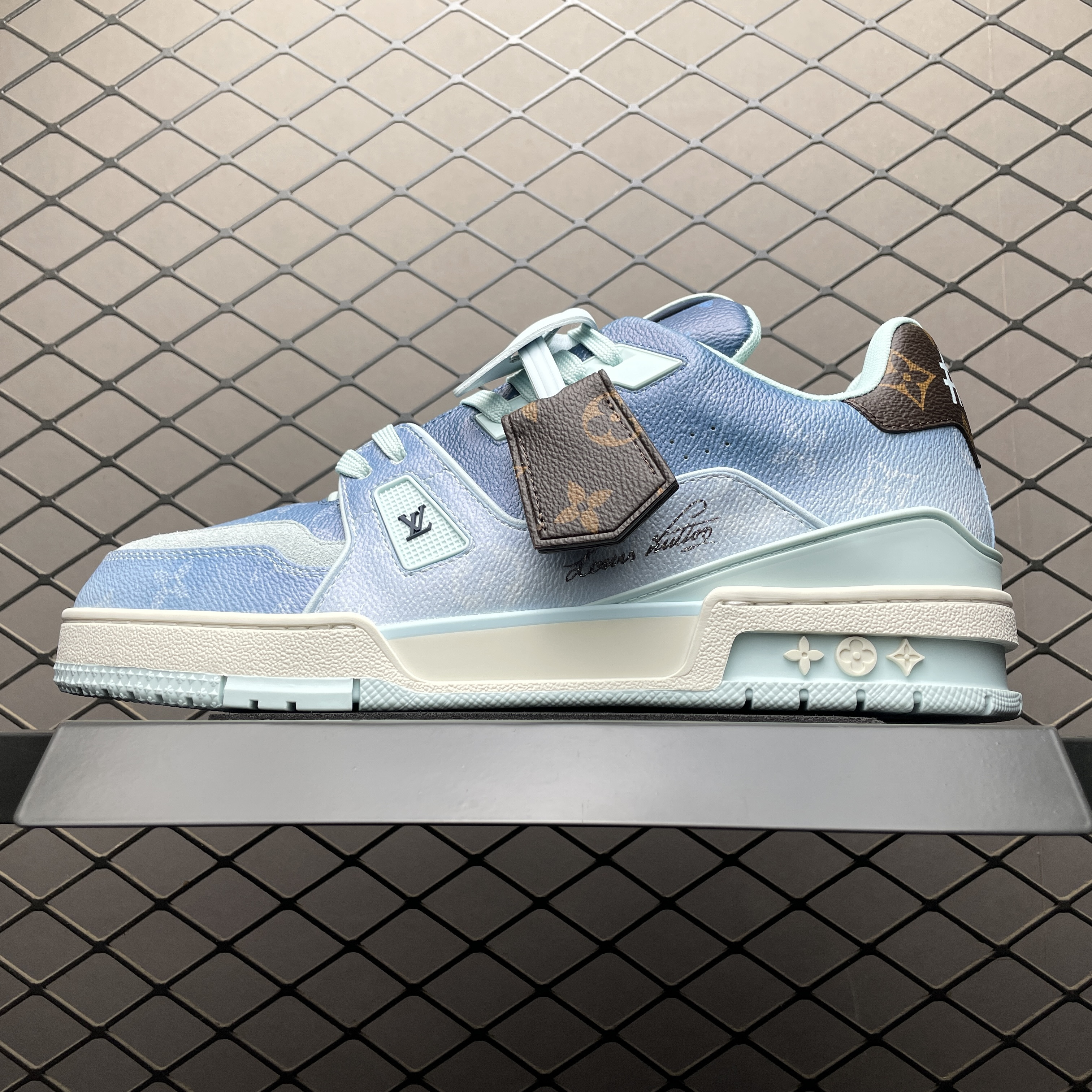 L X V TRAINER Sneakers