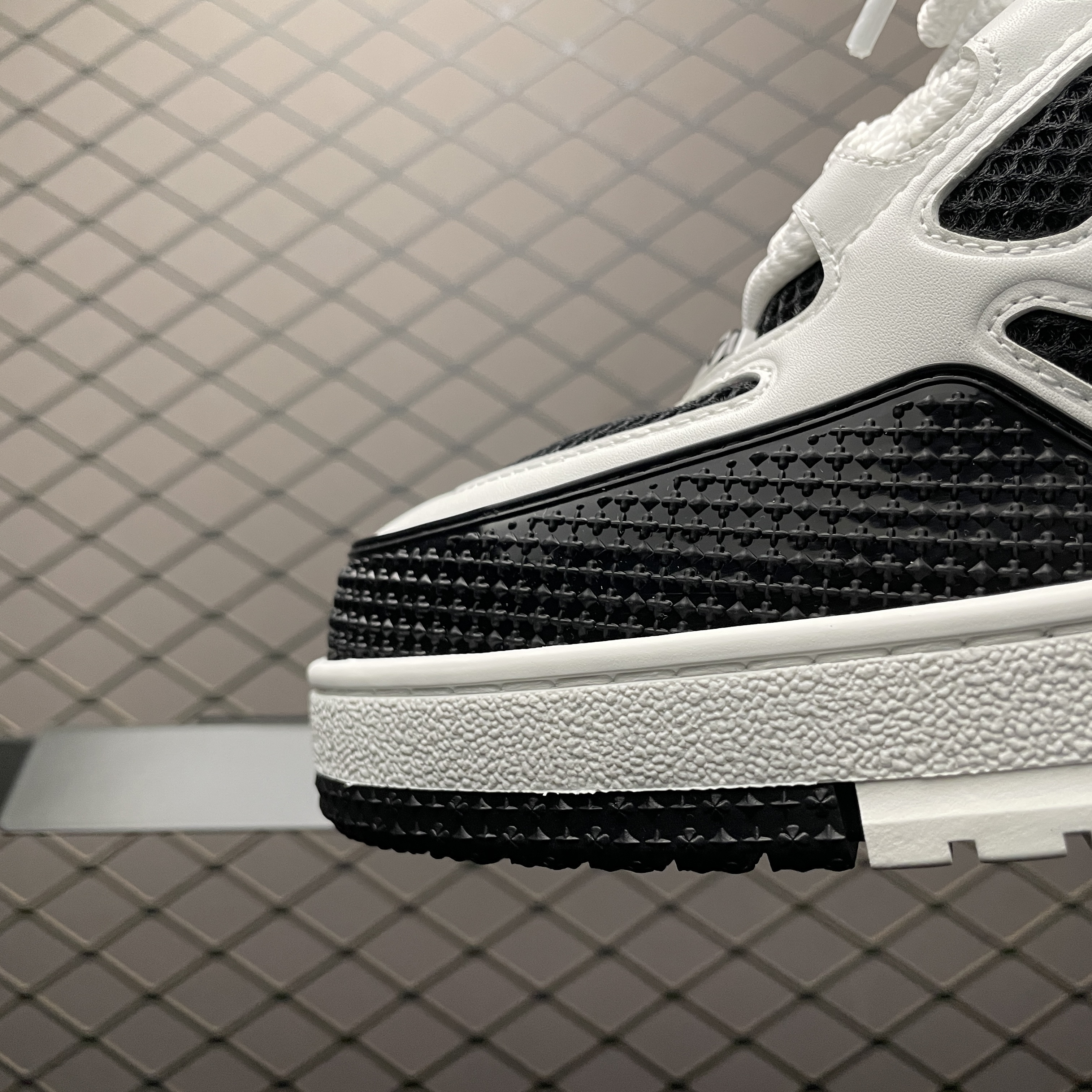 L X V Skate Sneaker detail 6