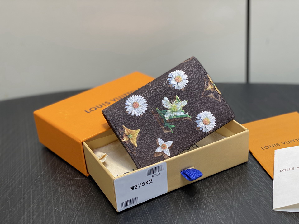 L X V Wallets(Multiple sizes) detail 9