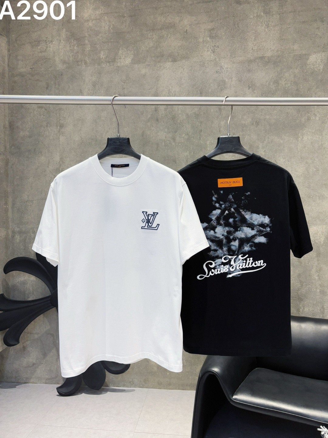 L X V T-shirt（Multiple colors）