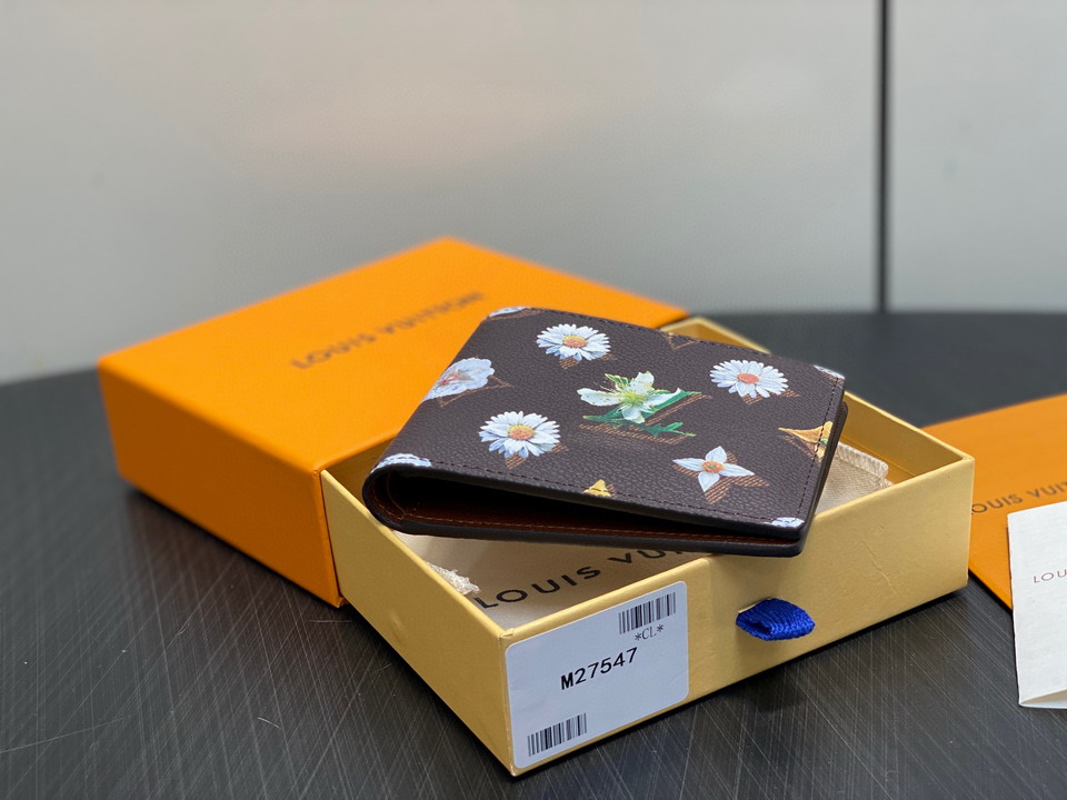 L X V Wallets(Multiple sizes) detail 27