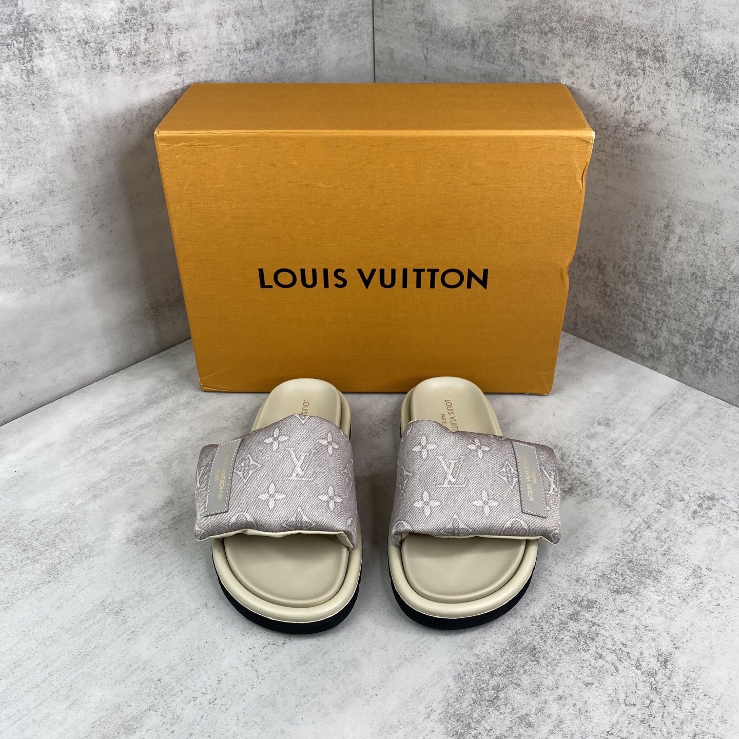 L X V SLIPPERS