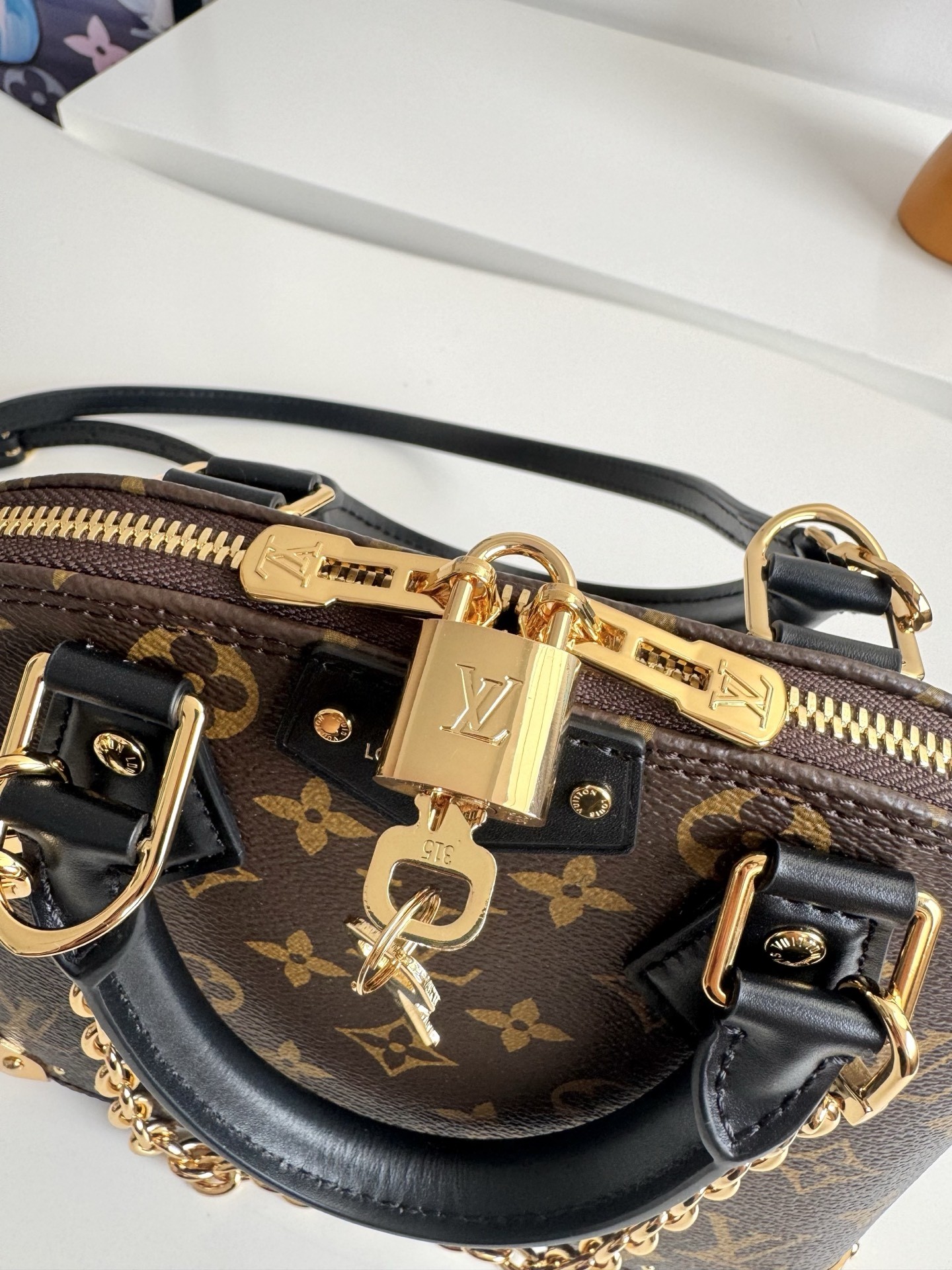 L X V ALMA BB TRUNK Handbag M26084 Size:22x29x11cm detail 5