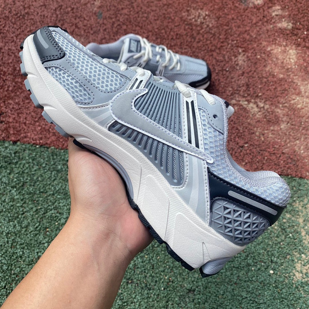 Zoom Vomero 5米灰色  Nike Air Zoom Vomero 5米灰色防滑耐磨女款 低帮跑步鞋FD9919-001