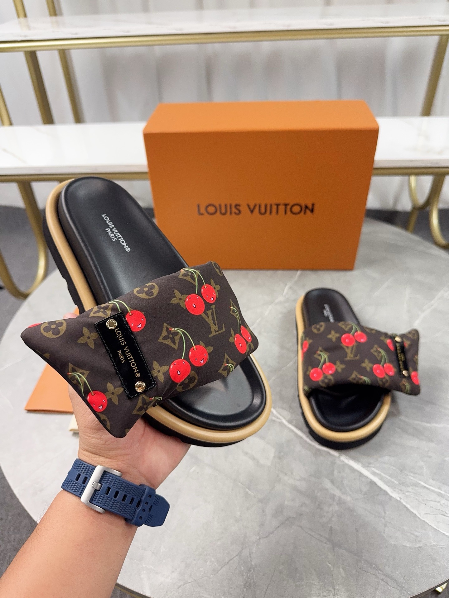 L X V Slippers 26ss