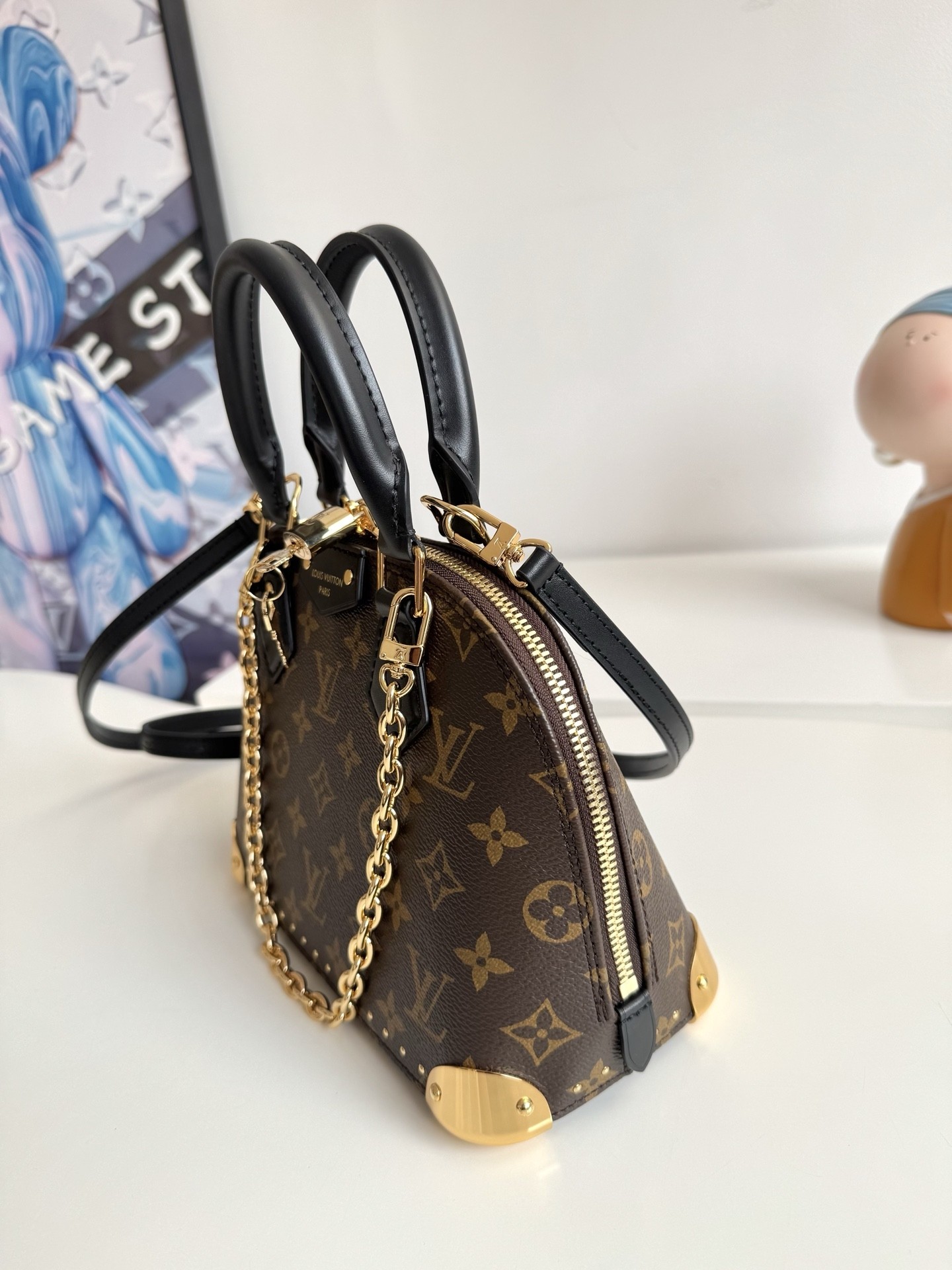 L X V ALMA BB TRUNK Handbag M26084 Size:22x29x11cm detail 2