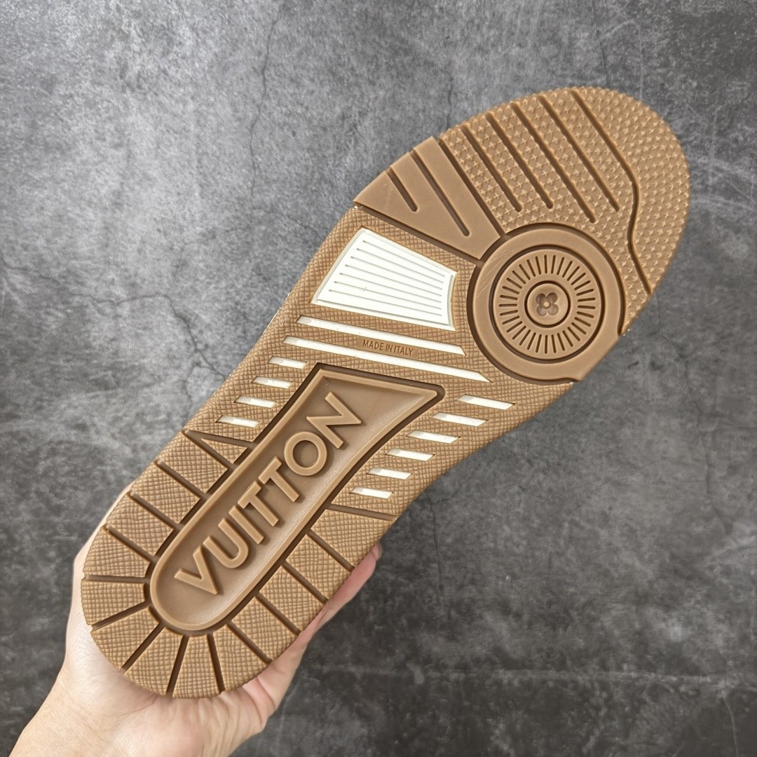 L X V Sneakers detail 3