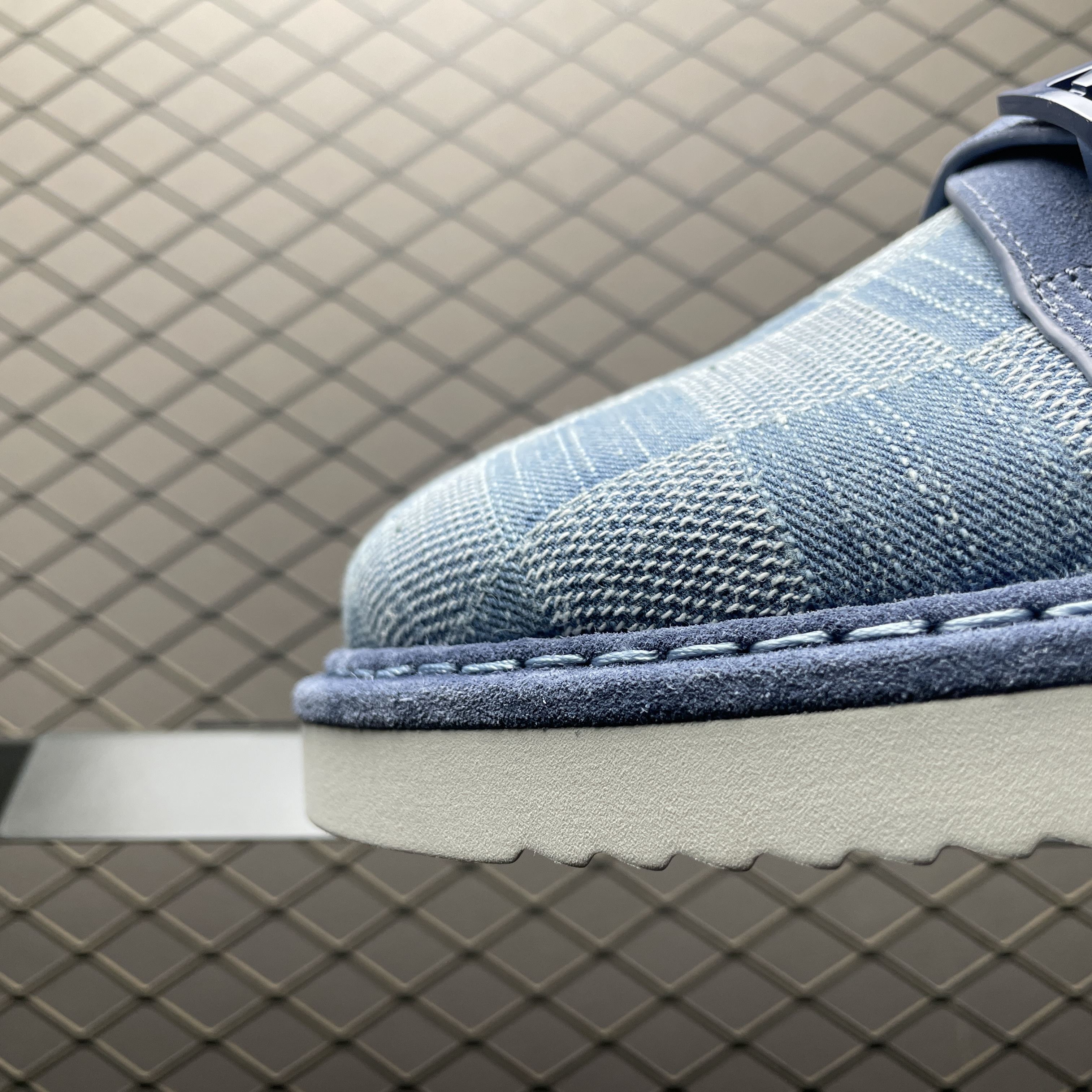 L X V Easy slippers detail 6