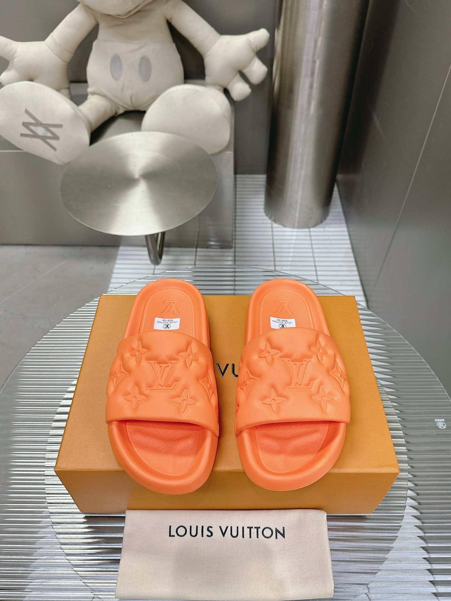 L X V SLIPPERS (Multiple colors) detail 2