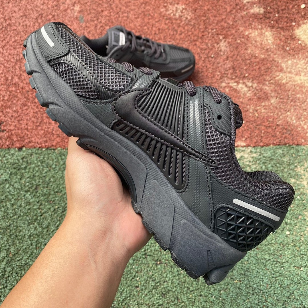 Zoom Vomero 5黑色 Nike Air Zoom Vomero 5防滑耐磨女款 低帮跑步鞋 bv1358-002