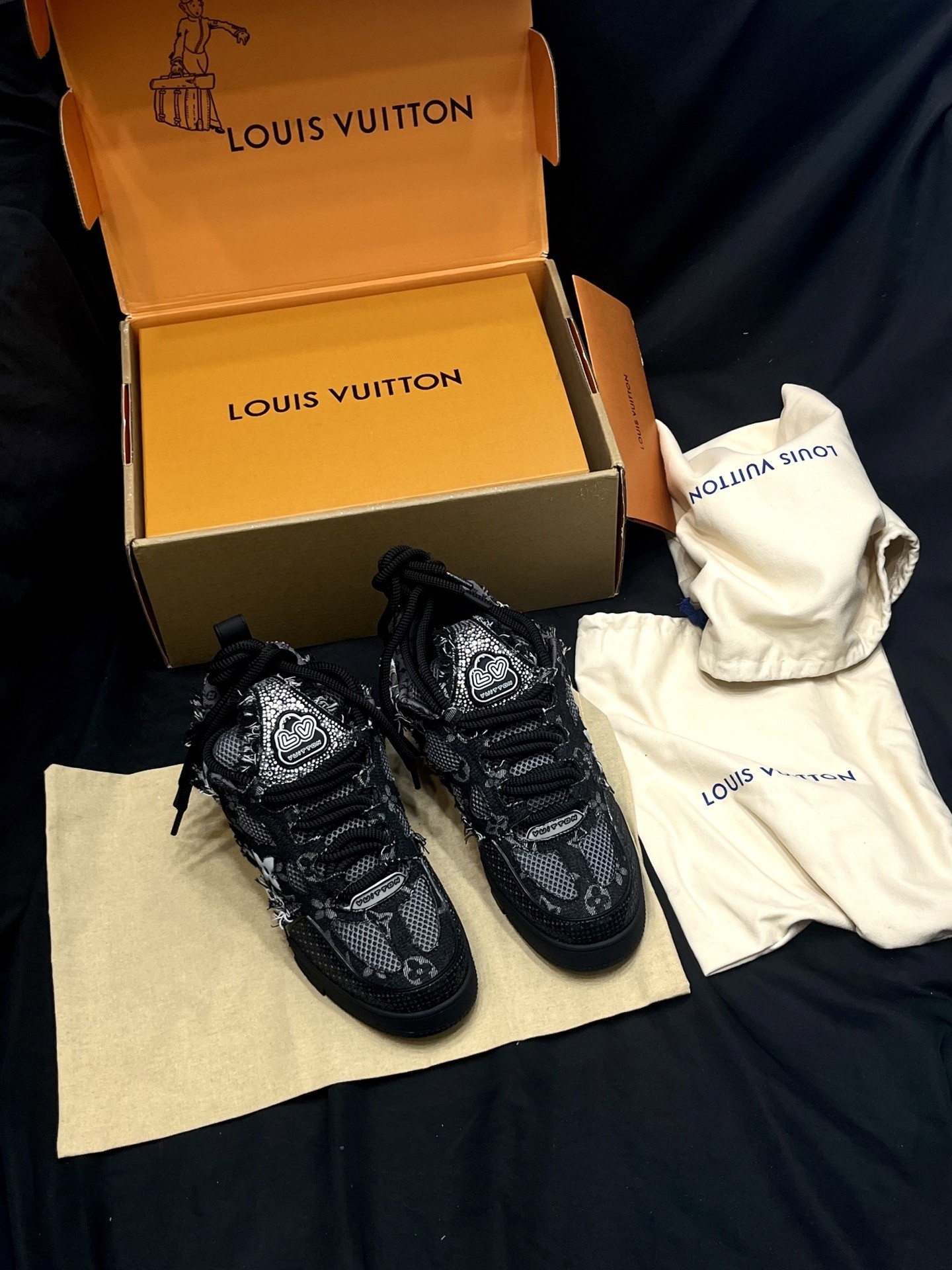 L X V SKATE sneakers detail 9