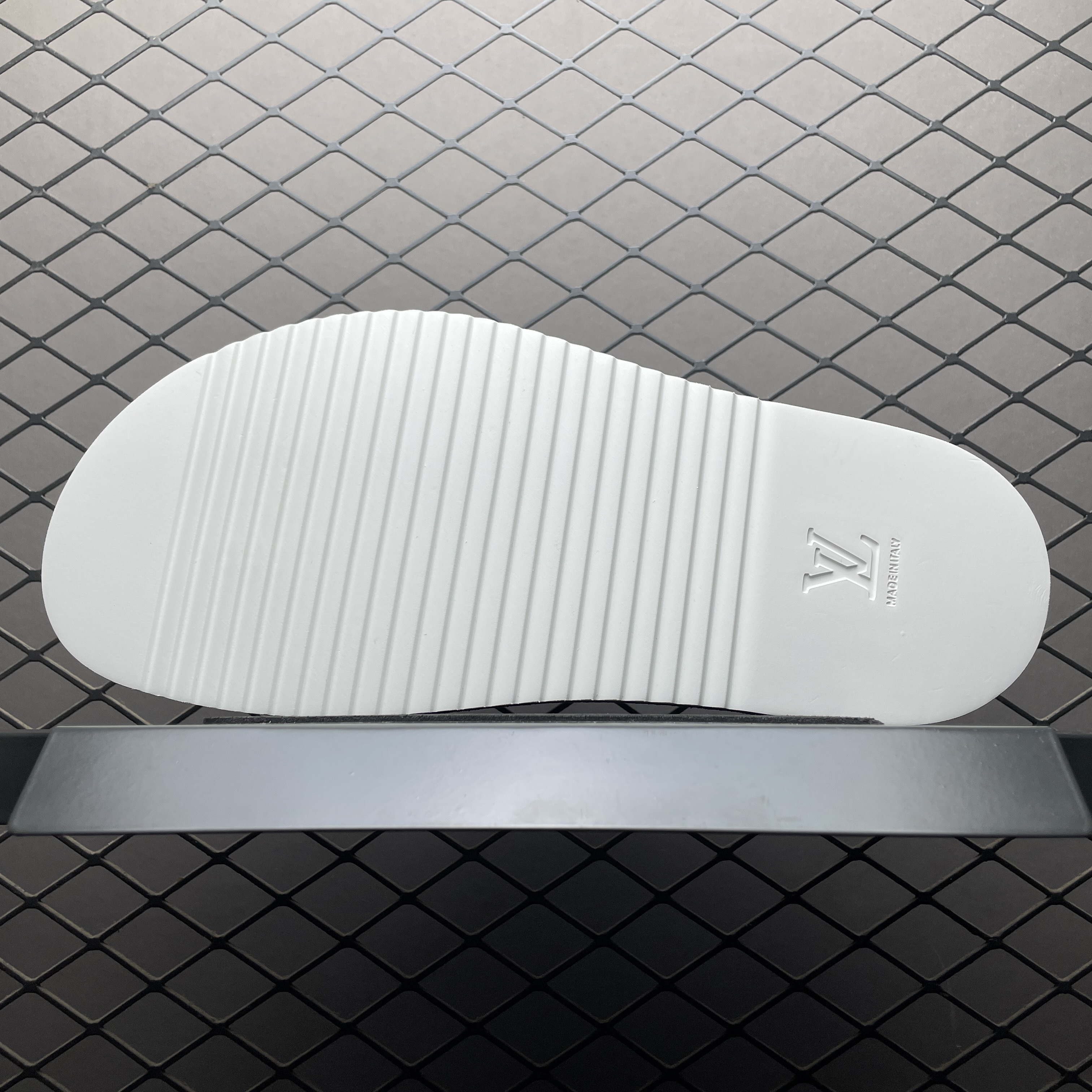 L X V Easy slippers detail 5