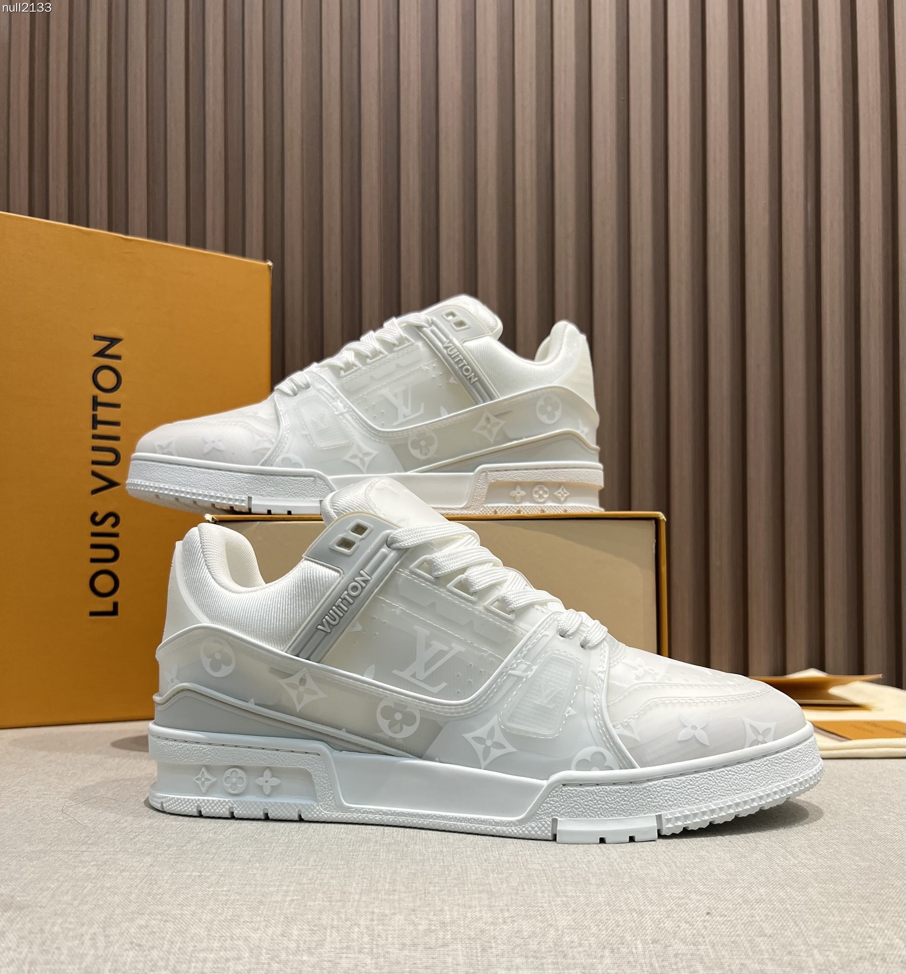 L X V TRAINER Sneakers