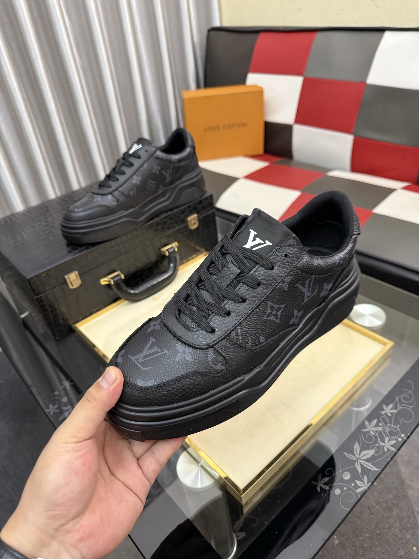 L X V Sneakers detail 5