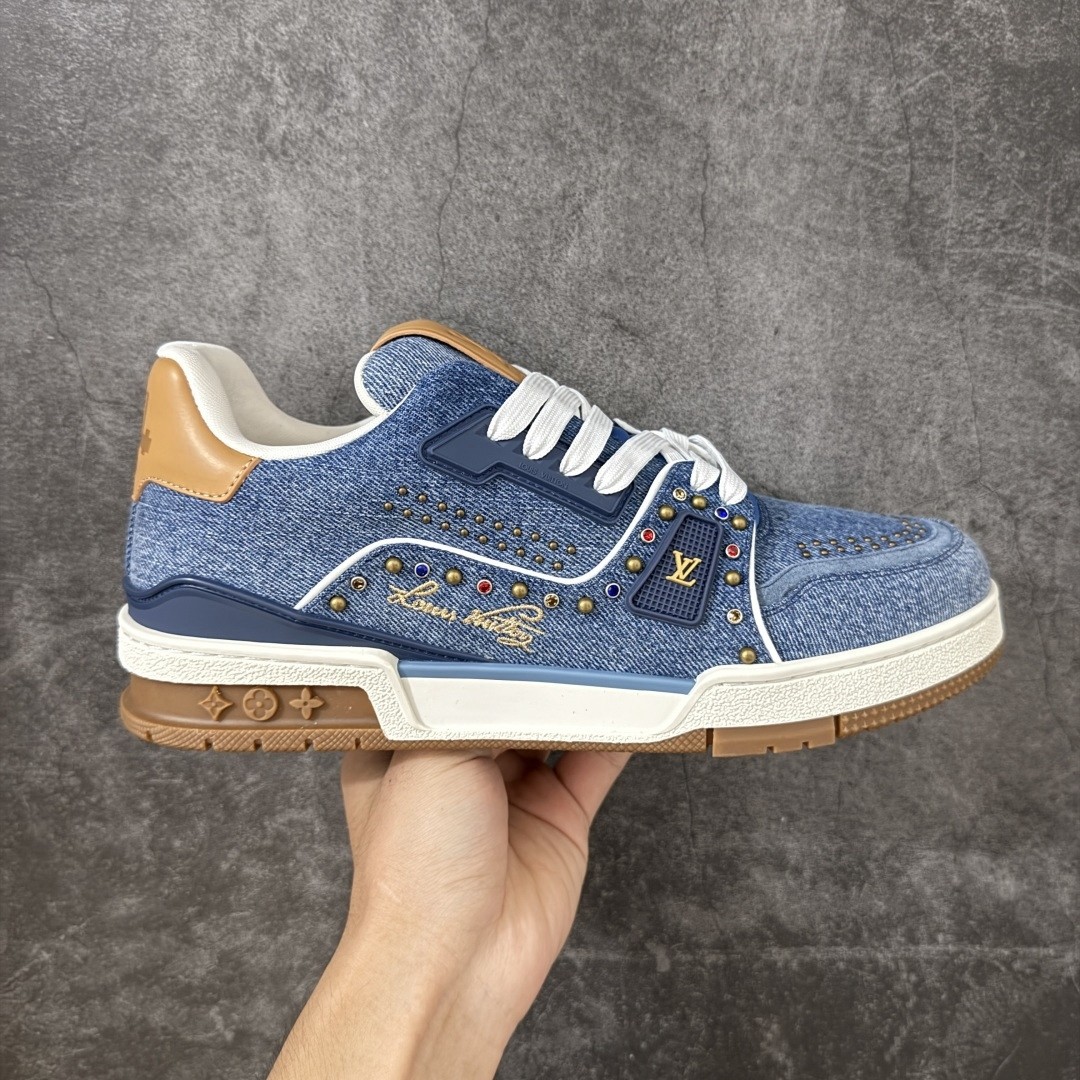 L X V Sneakers detail 2
