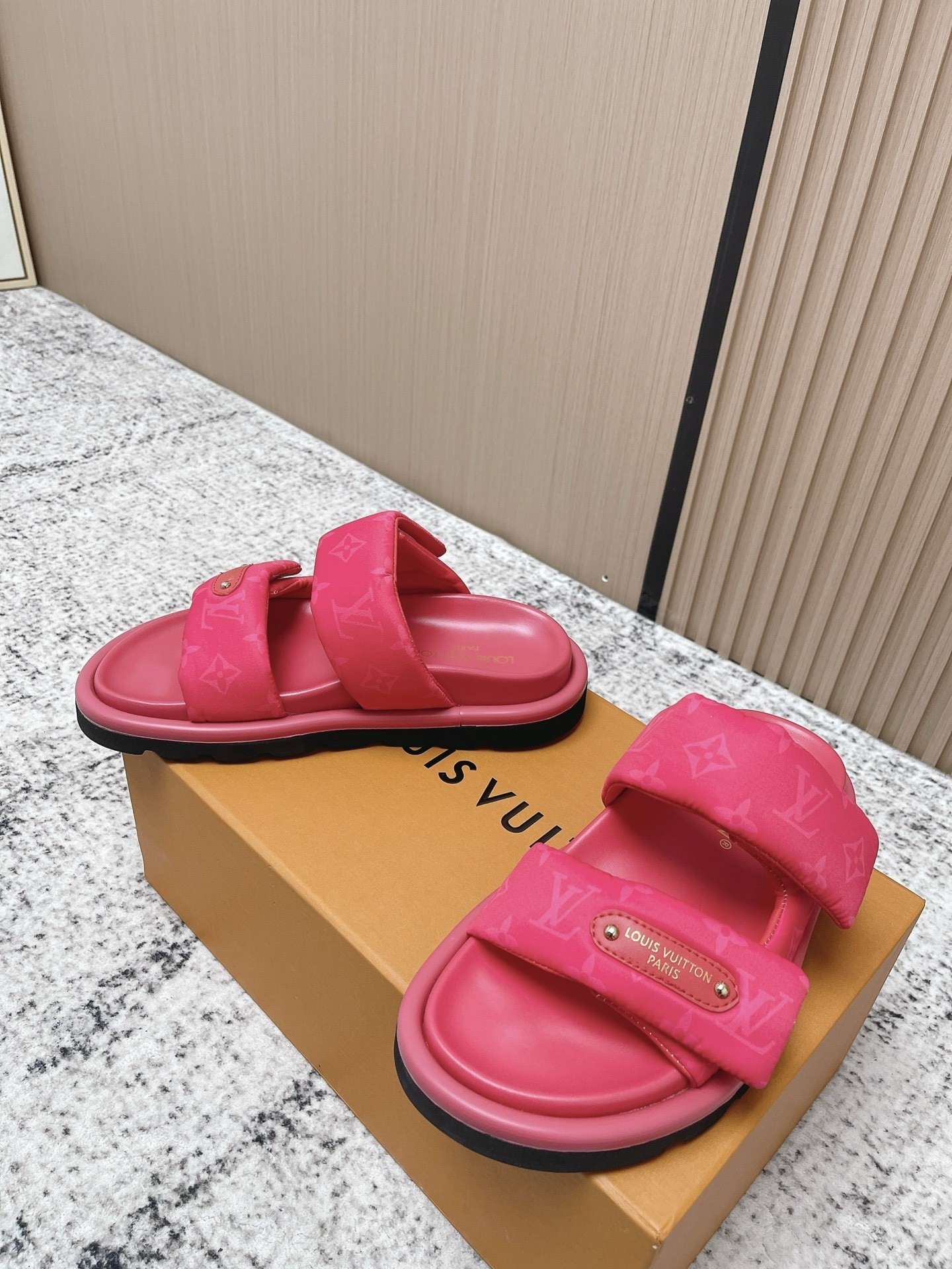 L X V SLIPPERS detail 3