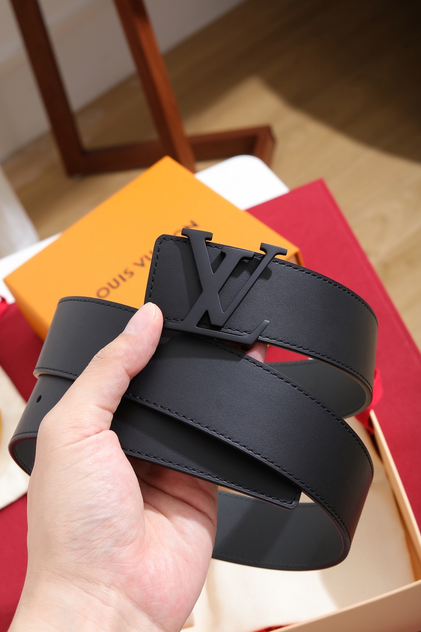 L X V Belt detail 8