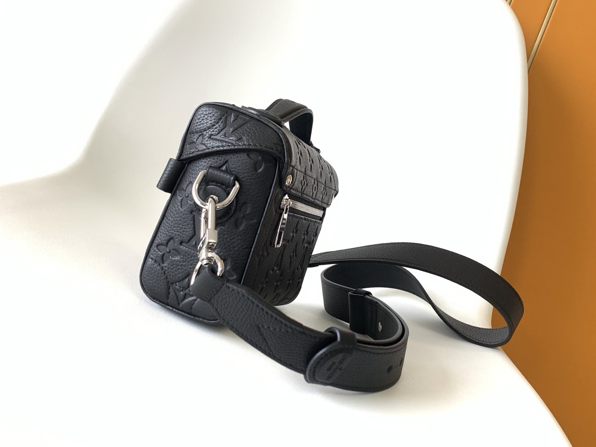 L X V Soul Trunk M13871 Size:19x15x7cm detail 2