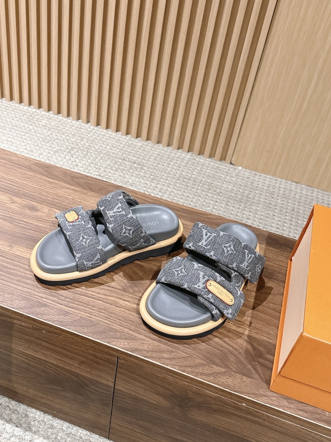 L X V SLIPPERS