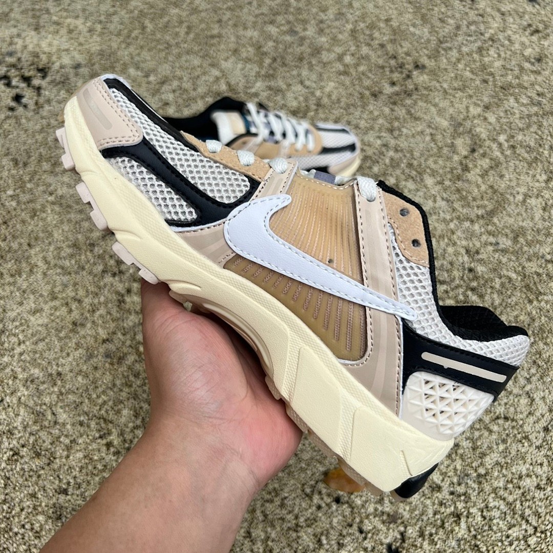 耐克王 Vomero 5白棕 Nike Zoom Vomero 5 复古运动跑步鞋 FD0533-010