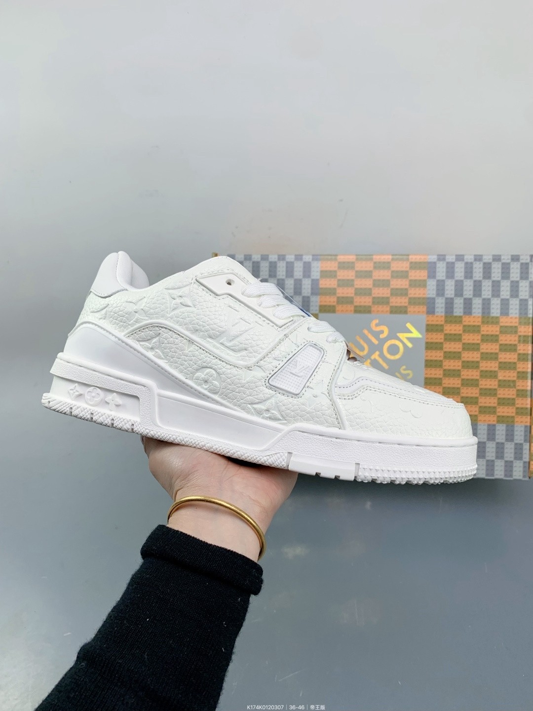 L X V TRAINER Sneakers