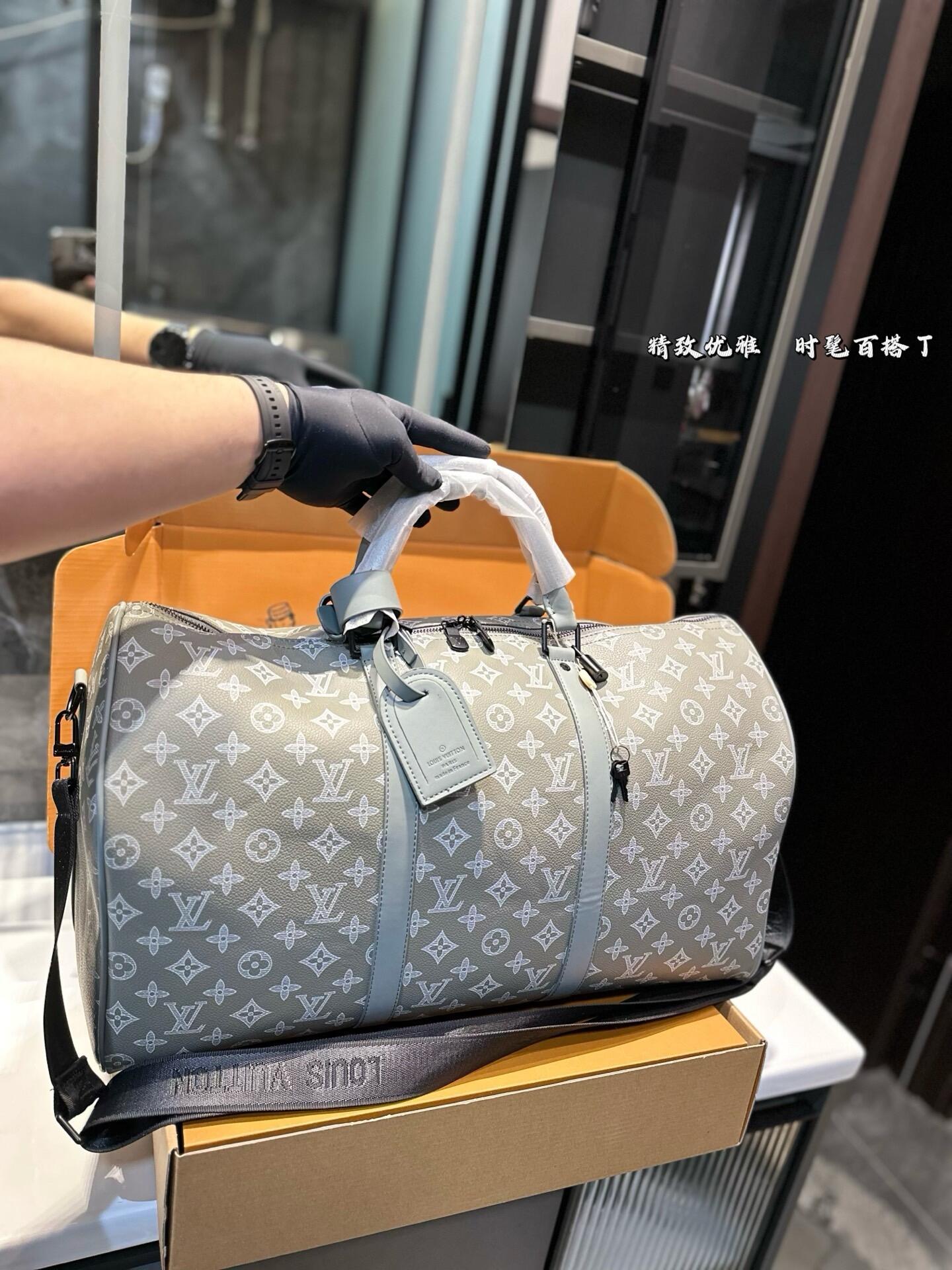 L X V   Keepall Bandouliere Size：50*23*29CM