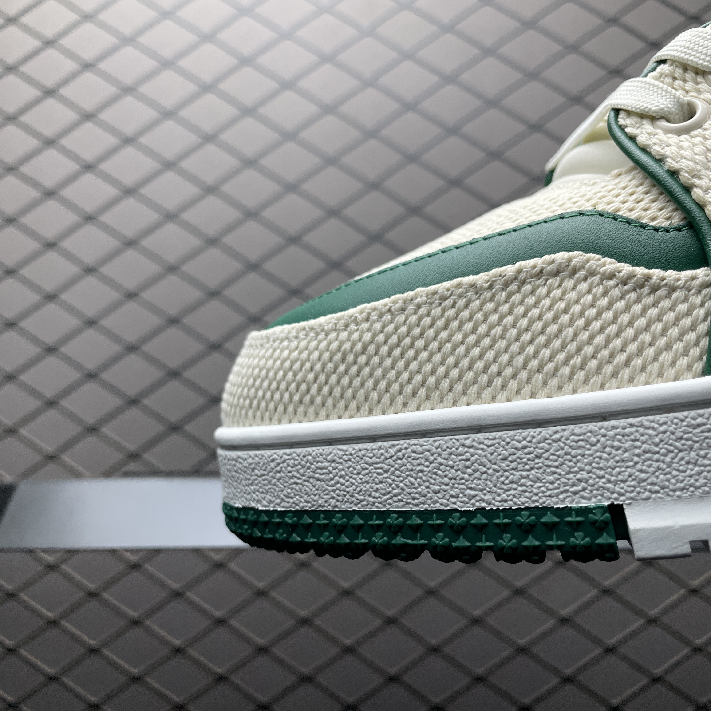 L X V TRAINER Sneakers detail 7