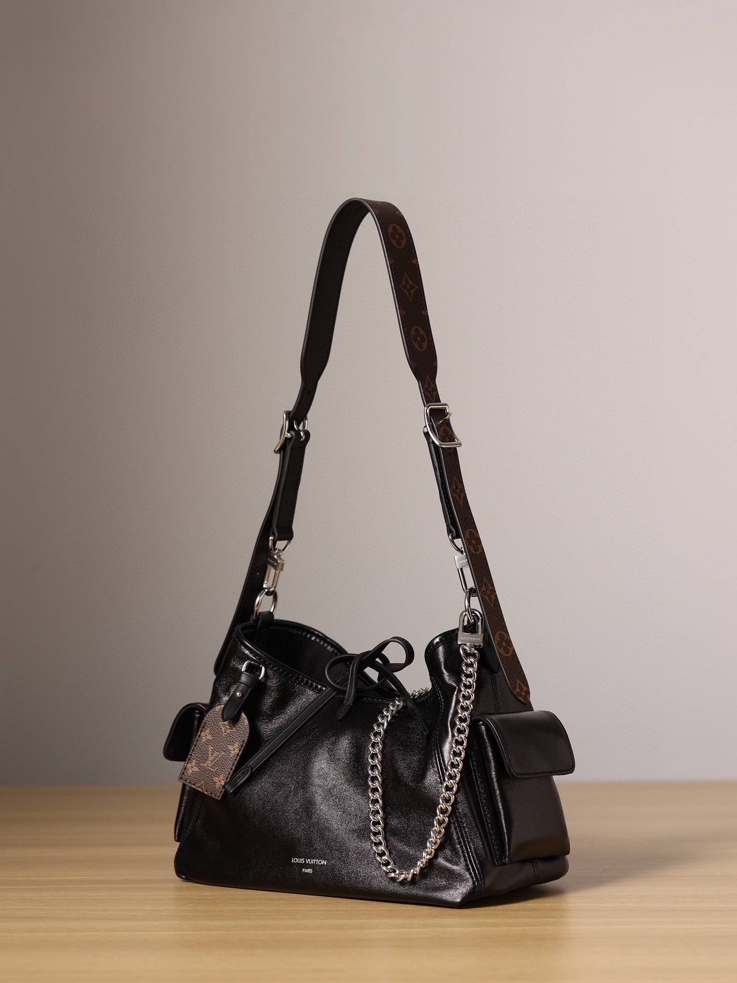 L X V CARRYALL DARK Size：33.5 x23x15cm