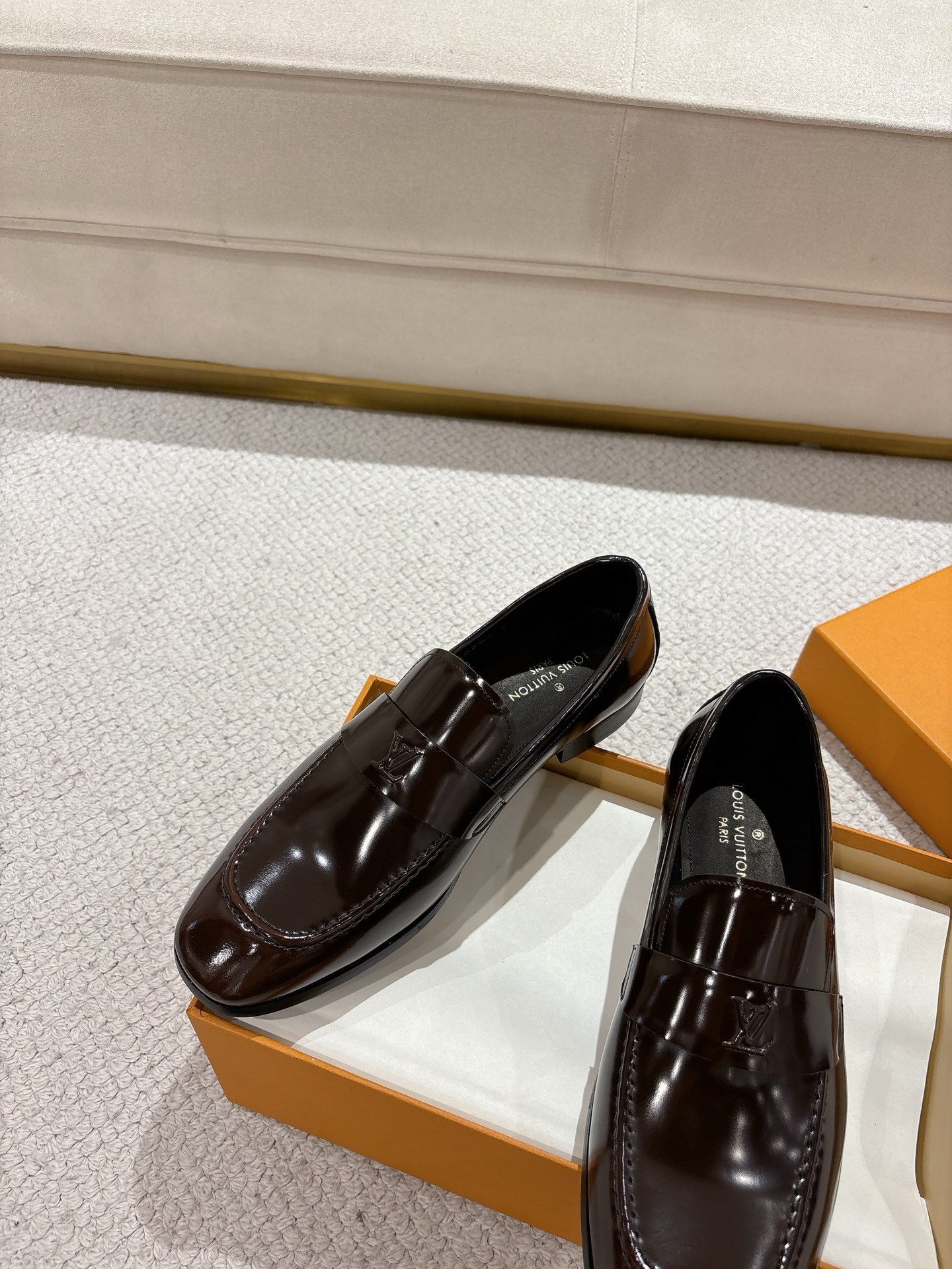 L X V Leather shoes detail 3