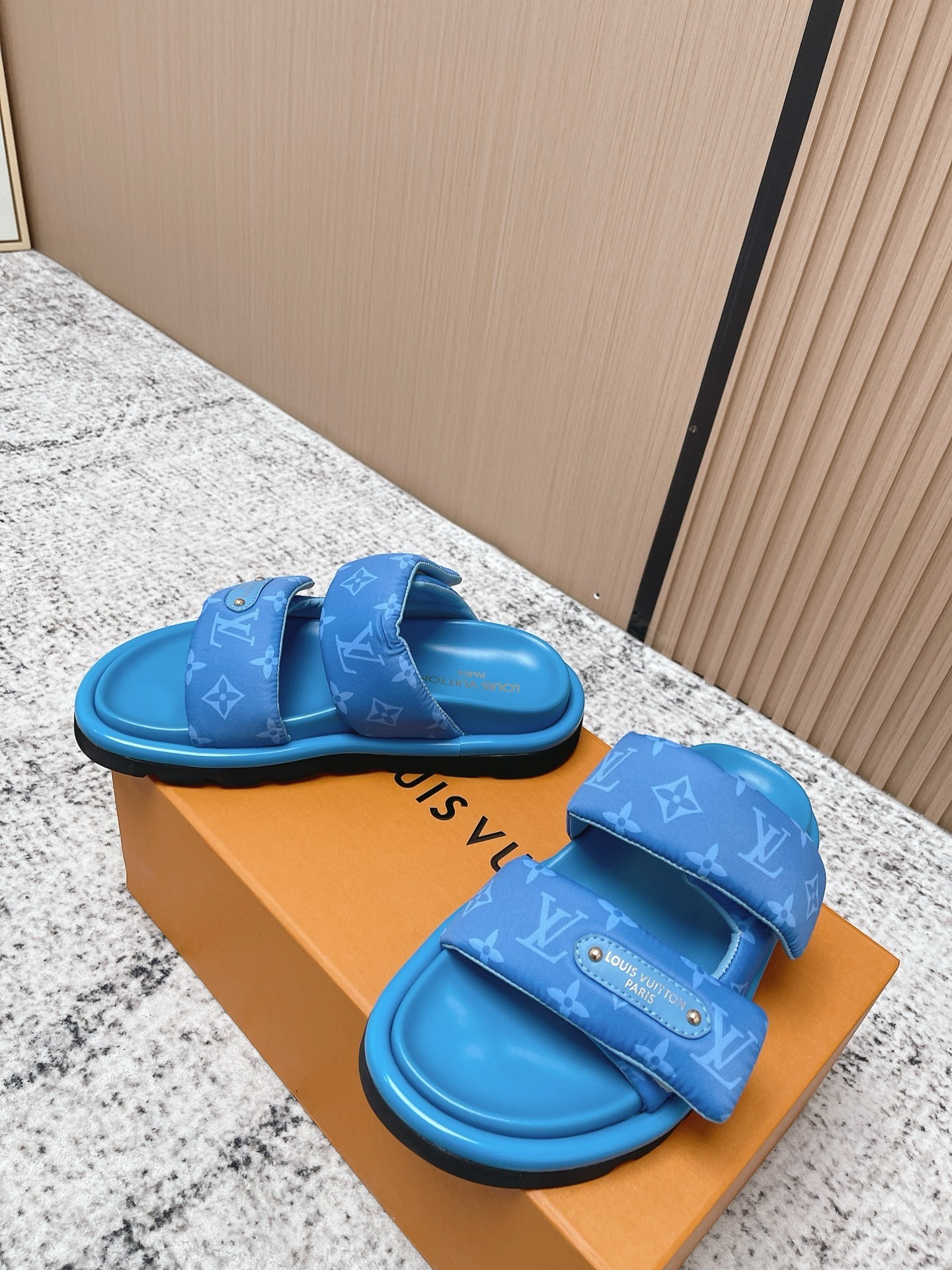 L X V SLIPPERS detail 3
