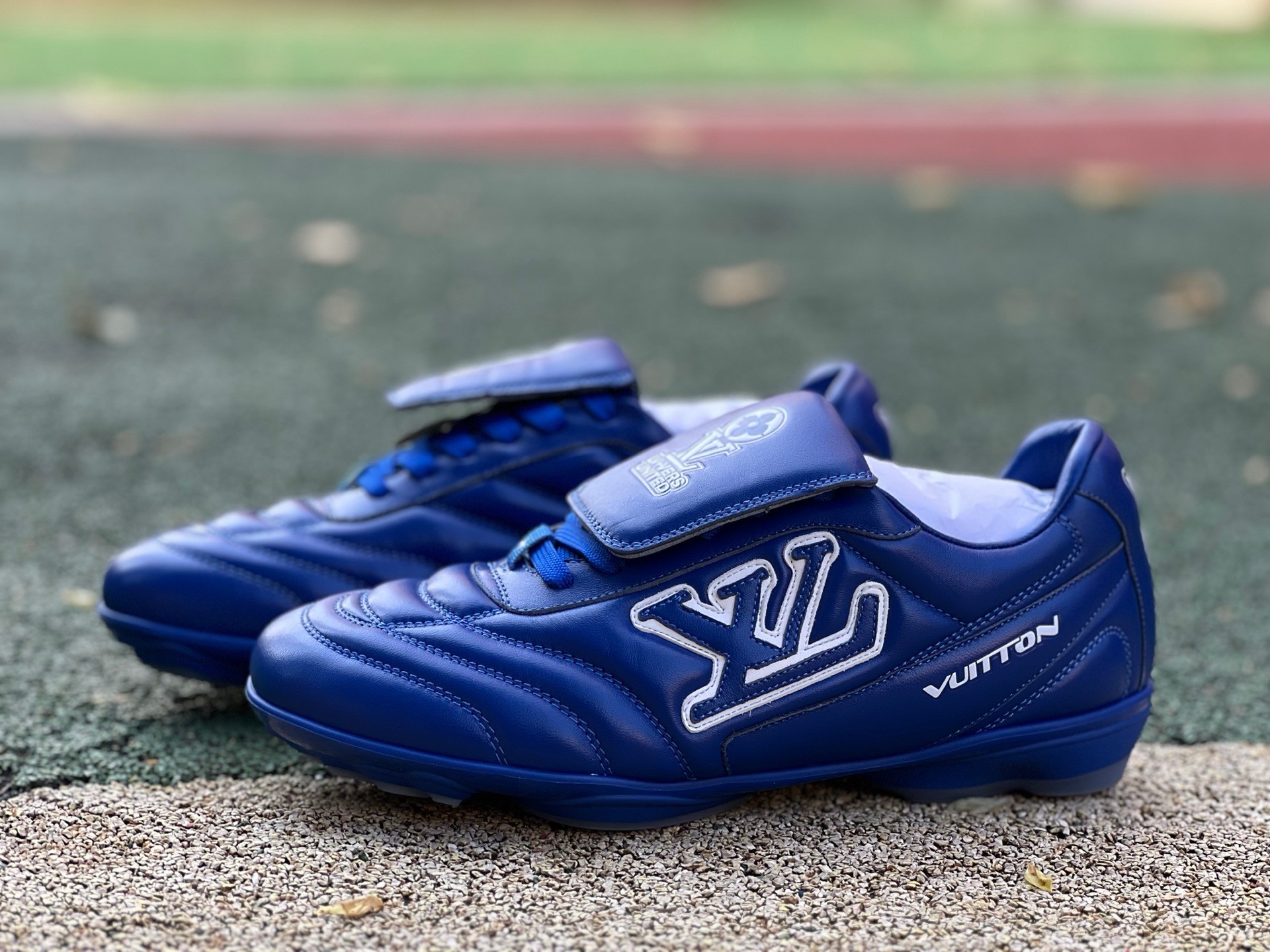 LOUIS VUITTON Footprint Soccer lv足球鞋 蓝色 尺码：39-45   52
