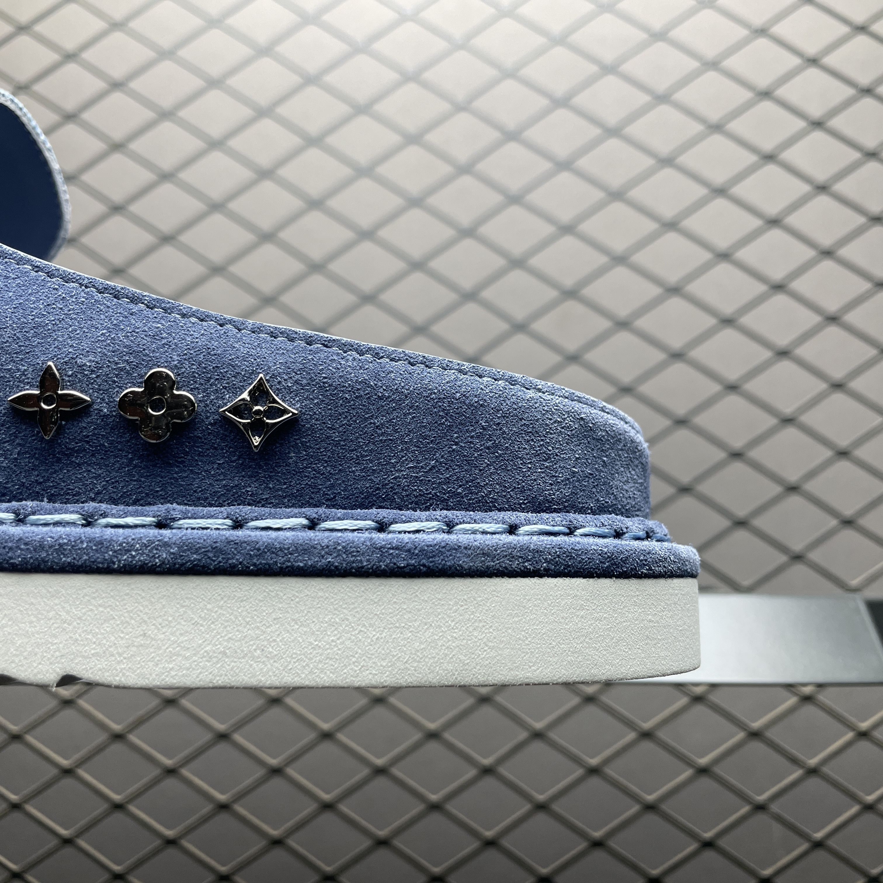 L X V Easy slippers detail 4